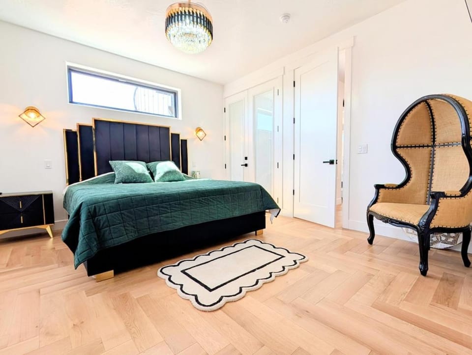 Bed, Photo of the whole room, Bedroom