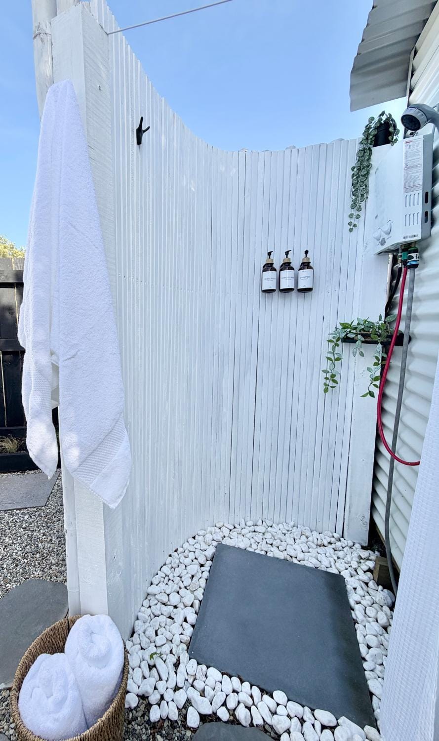 Eco Coastal Caravan Outdoor Shower Walk to Beach Campground/ 
RV Resort in Paihia