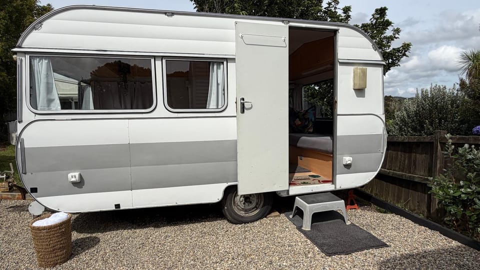 Eco Coastal Caravan Outdoor Shower Walk to Beach Campground/ 
RV Resort in Paihia