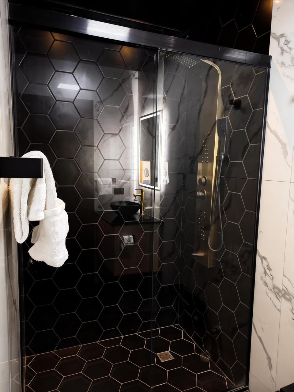 Shower, Bathroom, towels