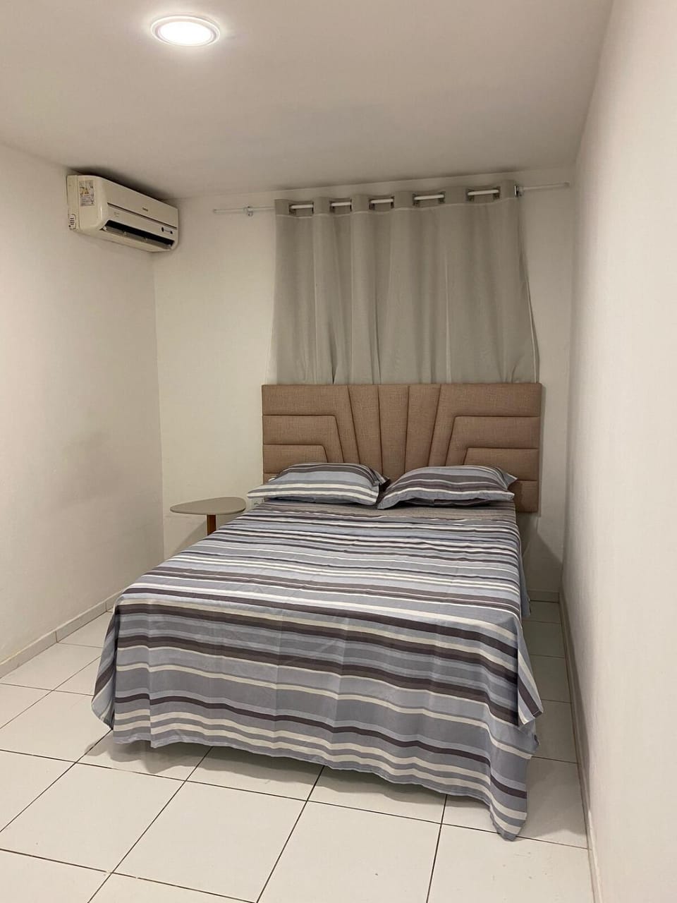 Bed, Photo of the whole room, Bedroom, air conditioner