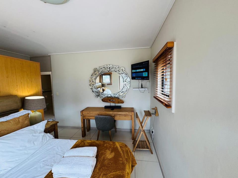 Manhattan Escape Suite By Ezey Tours Apartment in Cape Town