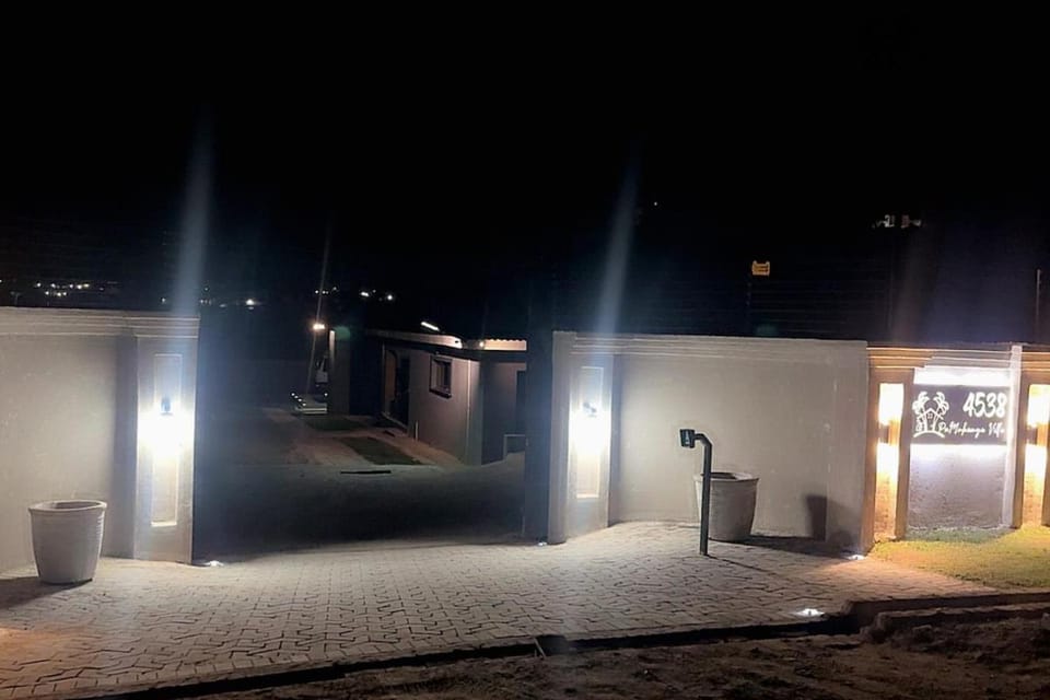 Property building, Facade/entrance, Night