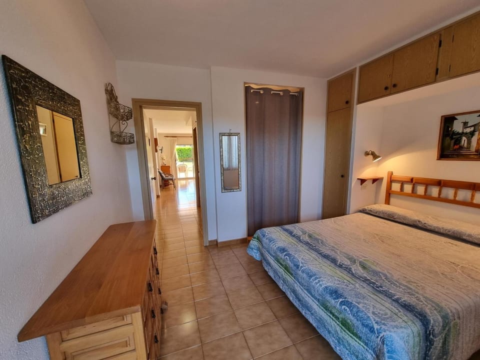 Apartamento a 400m de la playa con piscina comunitaria - HISP-236-113 Apartment in L'Escala