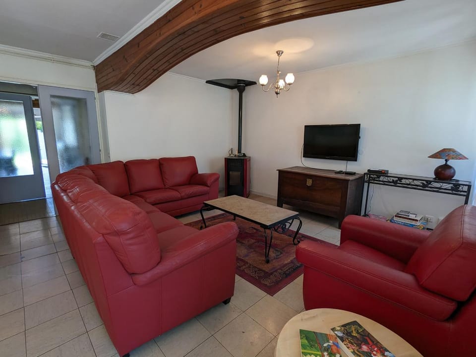 Gîte Confortable à Nargis avec Parking Privé, Proche Paris - FR-1-590-592 House in Centre-Val de Loire