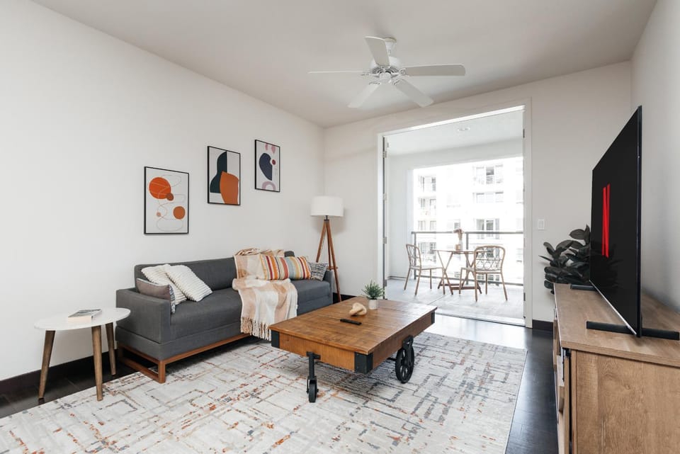 TV and multimedia, Living room, Seating area, Evening entertainment
