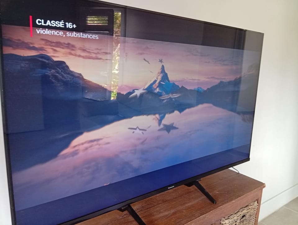 T2 tele 60 pouces Netflix clim Induction lave vaisselle Apartment in Fort-de-France