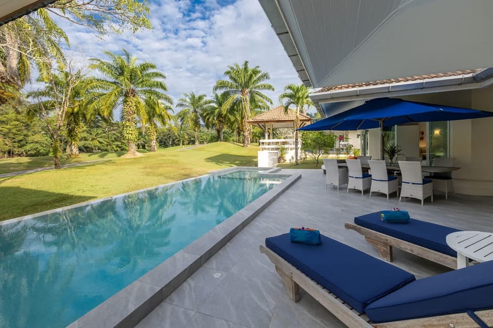 Garden view, Pool view, Swimming pool, sunbed