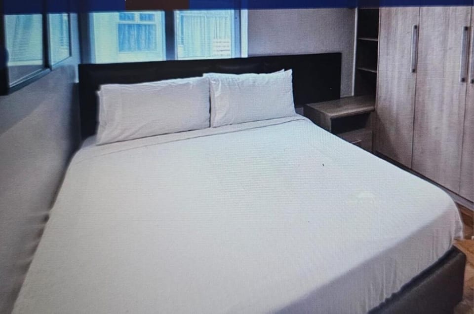 Luxury 2BR Condo in Makati Near Malls & Offices Apartment in Makati