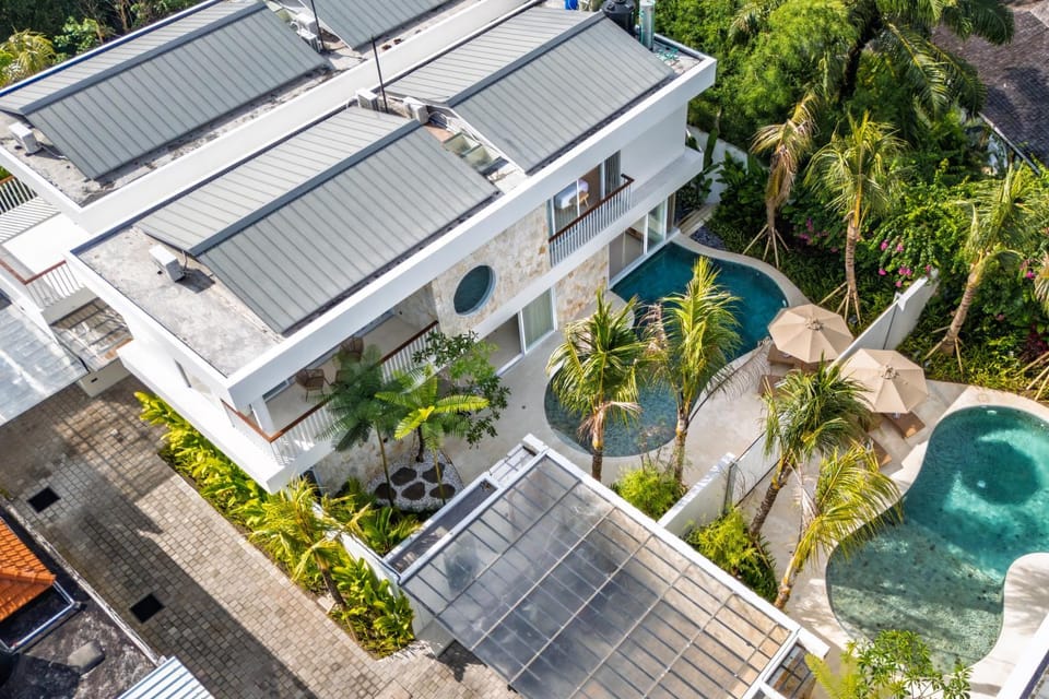 Property building, Swimming pool, internet