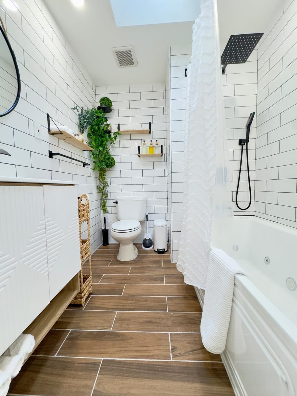 Hot Tub, Bathroom