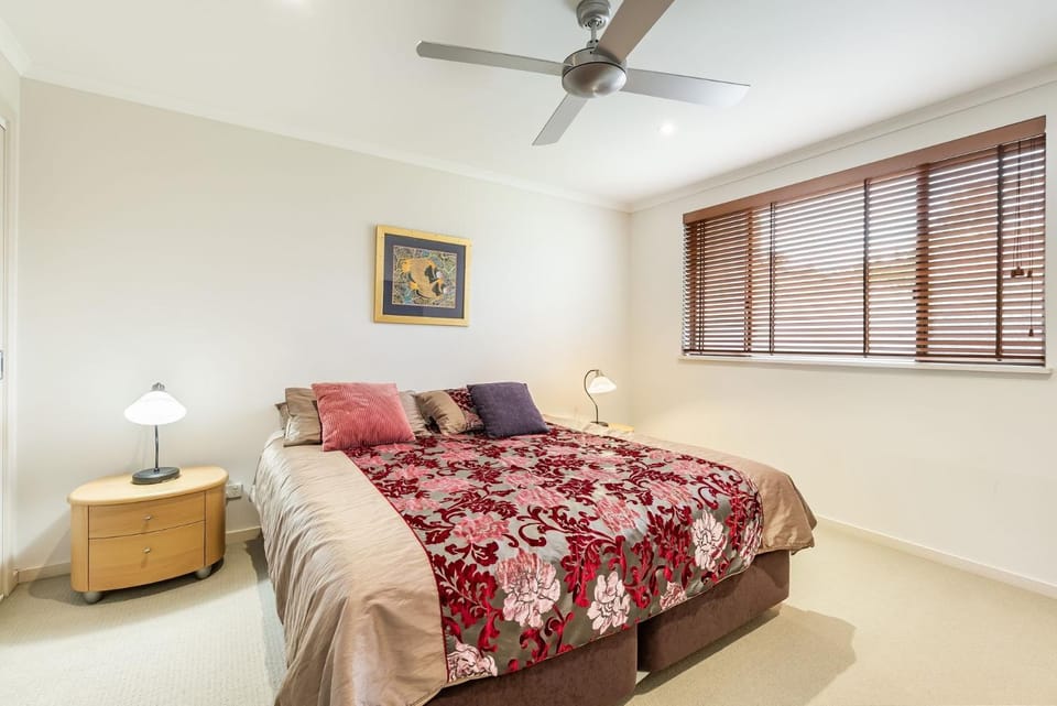 Amarco Spacious Riverfront with Sunset Views House in Iluka