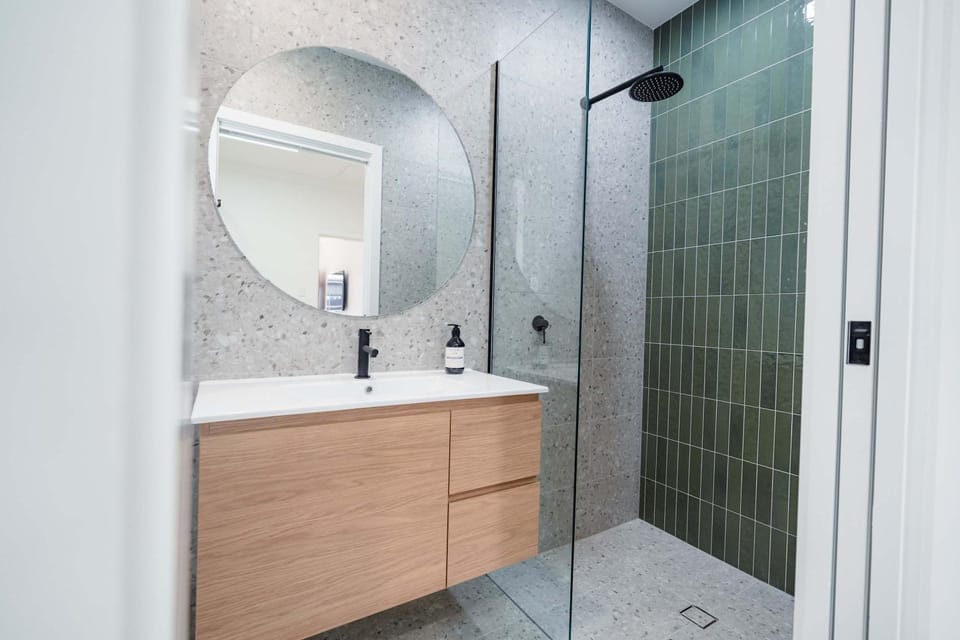 Ropa Standard Queen Suite - Luxe Stay in Dubbo Apartment in Dubbo