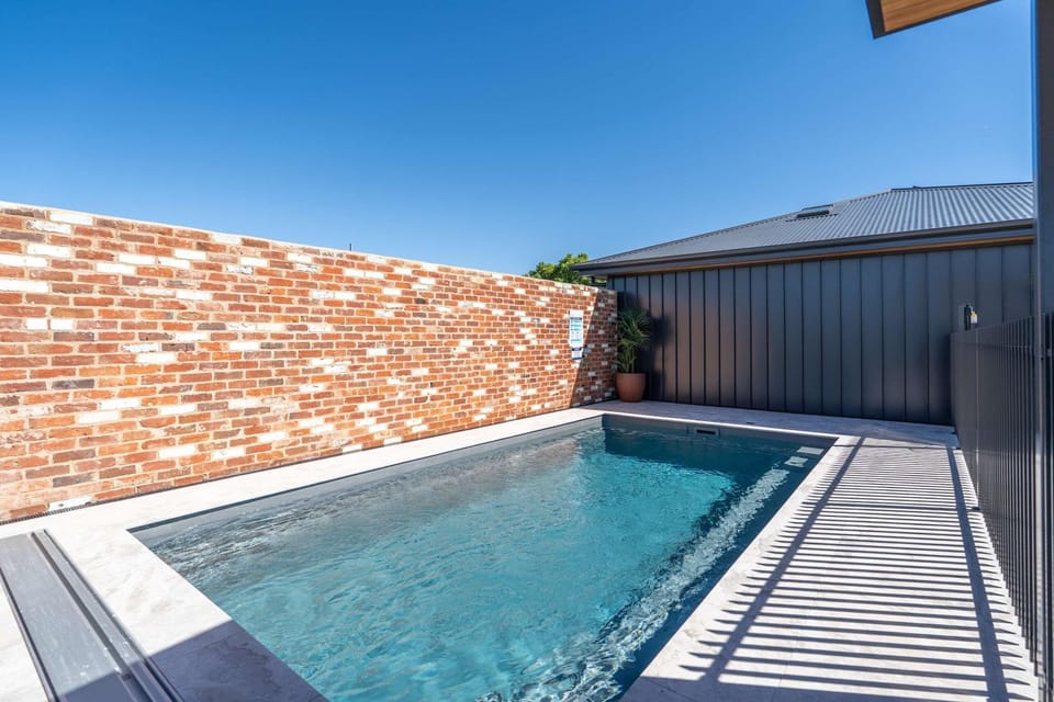 Ropa Standard Queen Suite - Luxe Stay in Dubbo Apartment in Dubbo