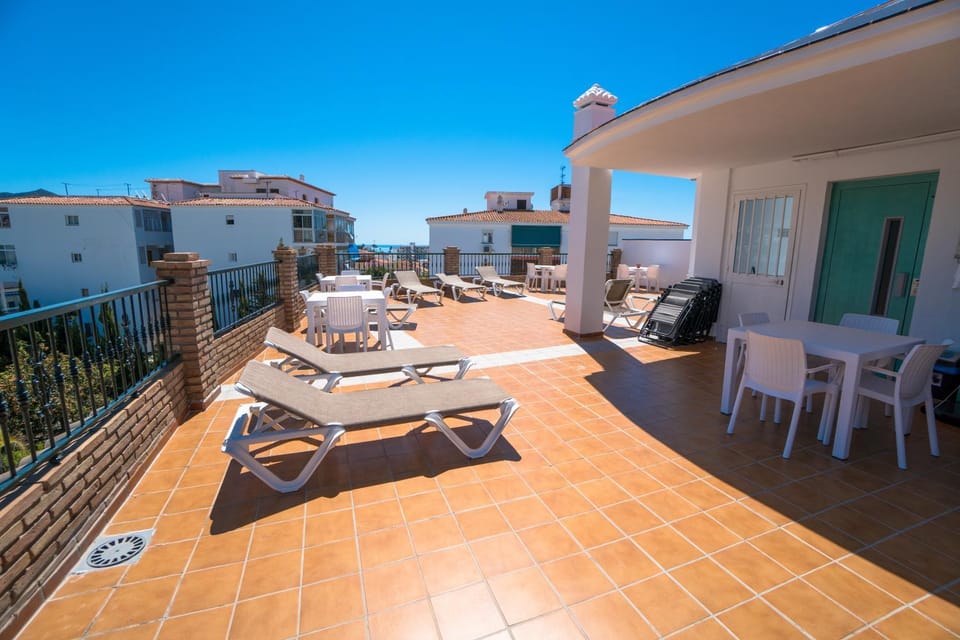 Property building, Balcony/Terrace, Swimming pool