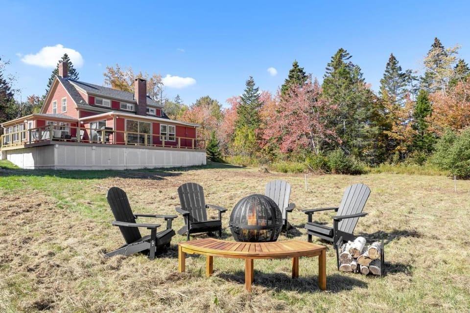 Coastal Red Farmhouse w/Firepit - Holiday Home House in Harrington