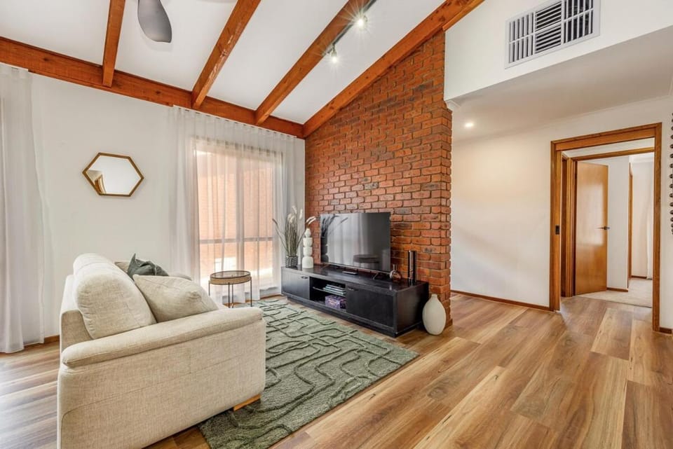 Bendigo Signature Accommodation Nabilla Crescent House in Bendigo