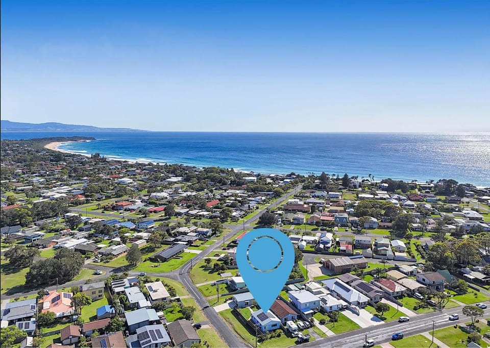Cunjevoi Beach House - Pet Friendly - 5 Mins to Beach House in Culburra Beach