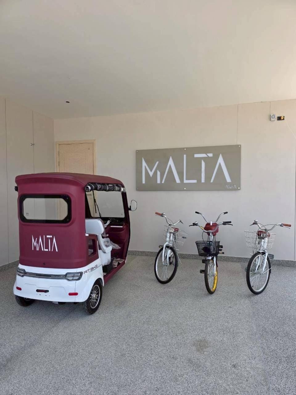 Facade/entrance, Cycling, Parking