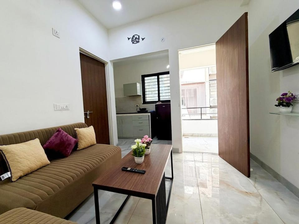 The Hidden Hemlock, Simple, Sweet couple friendly Apartment in India