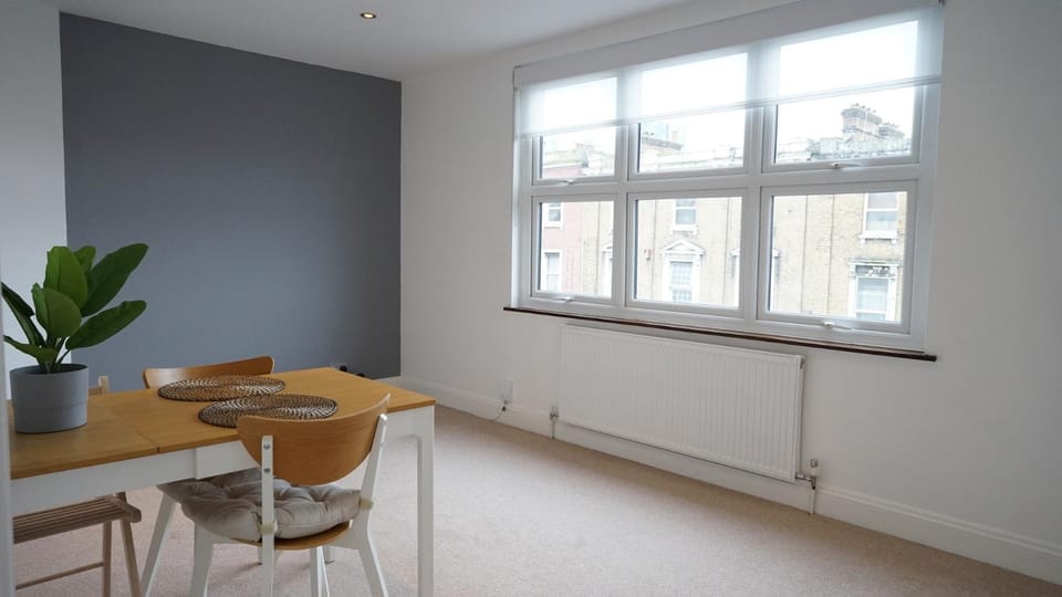 Bright 1BDR Flat near Greenwich Park n Blackheath Apartment in London Borough of Lewisham