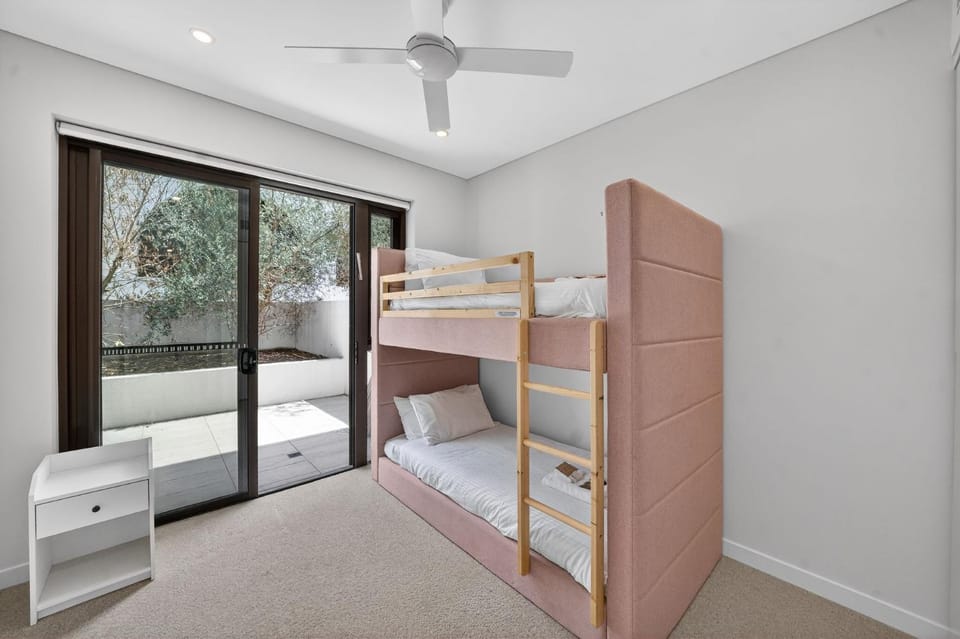 250SQM Cosy Bondi Escape Luxe 3BR & Parking Apartment in Sydney