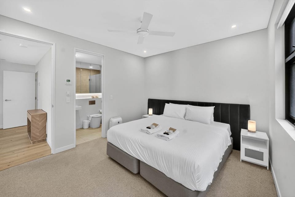 250SQM Cosy Bondi Escape Luxe 3BR & Parking Apartment in Sydney