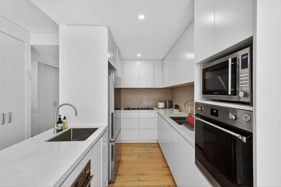 250SQM Cosy Bondi Escape Luxe 3BR & Parking Apartment in Sydney