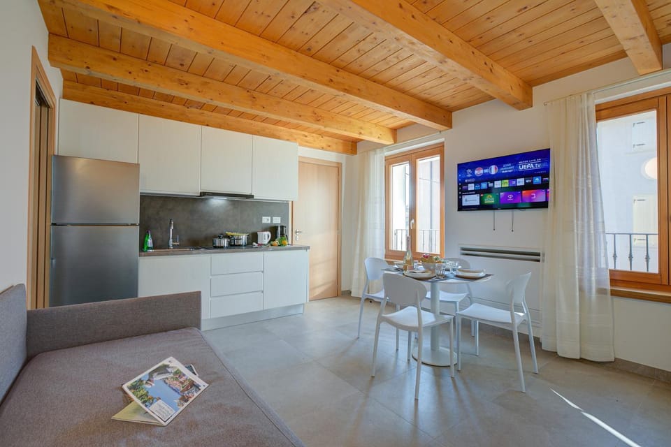 TV and multimedia, Kitchen or kitchenette, Living room, Dining area