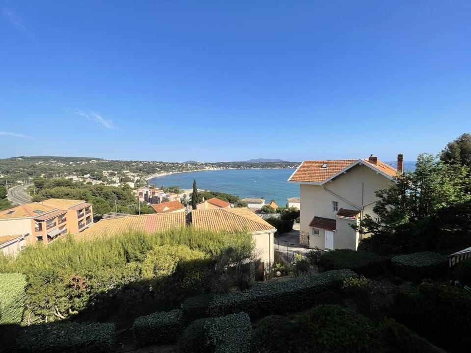 Résidence Les Jardins de la Mer - maeva Home - Appartement vue mer 2 pièces 4 personnes - Budget MAE-3383 Apartment in Sanary-sur-Mer