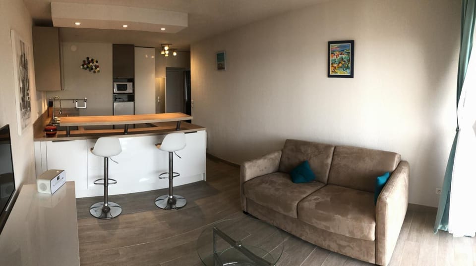 Résidence Les Jardins de la Mer - maeva Home - Appartement vue mer 2 pièces 4 personnes - Budget MAE-3383 Apartment in Sanary-sur-Mer