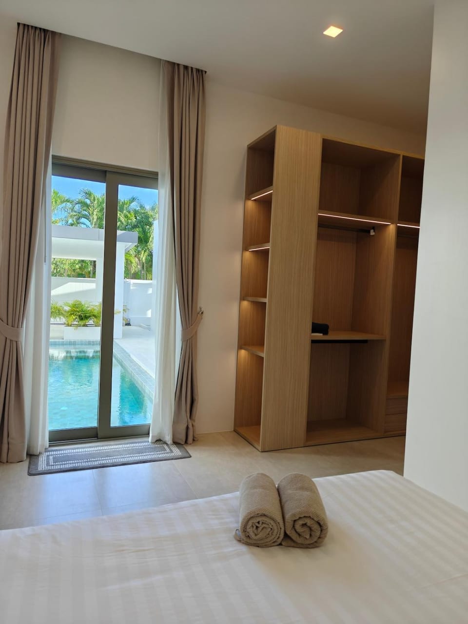 V-004 4 BR Unique Villa Baan Bua Villa in Rawai