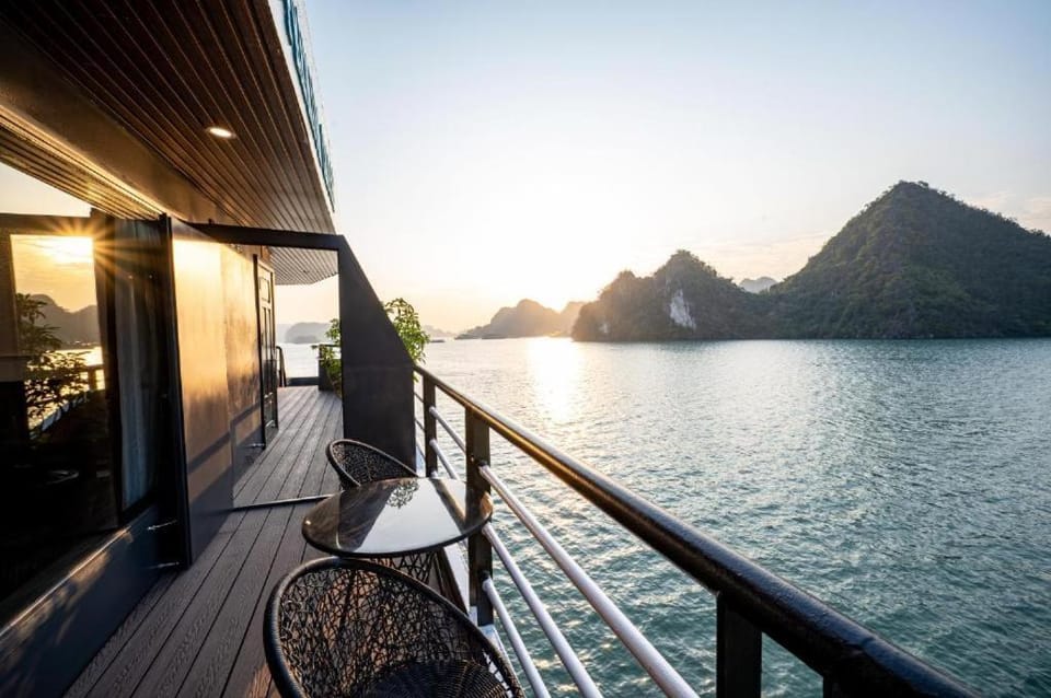 Nearby landmark, Balcony/Terrace, Lake view