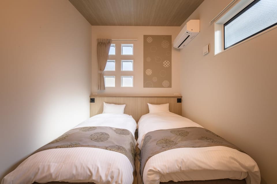 Bedroom, air conditioner