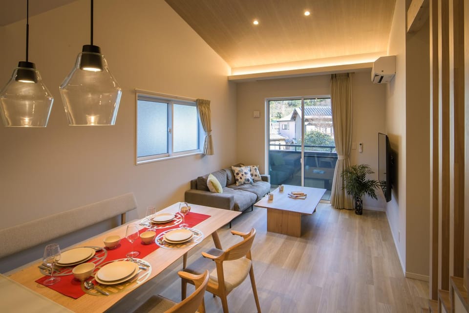 TV and multimedia, Living room, Dining area, air conditioner