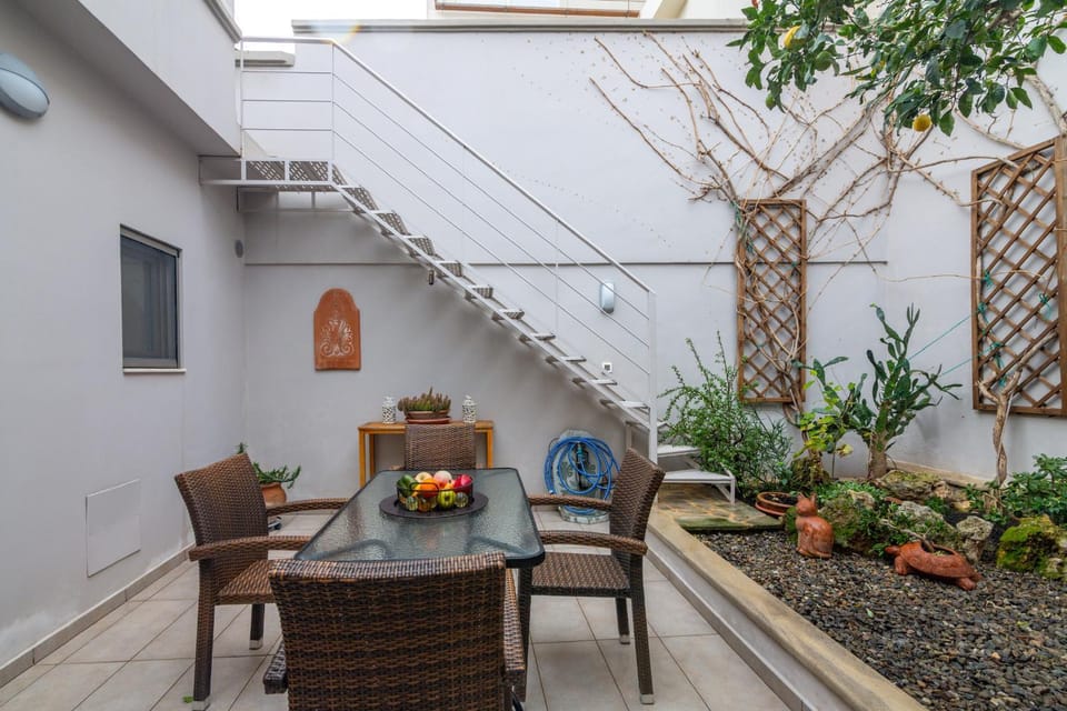 Garden house by Dreams Apartment in Chania