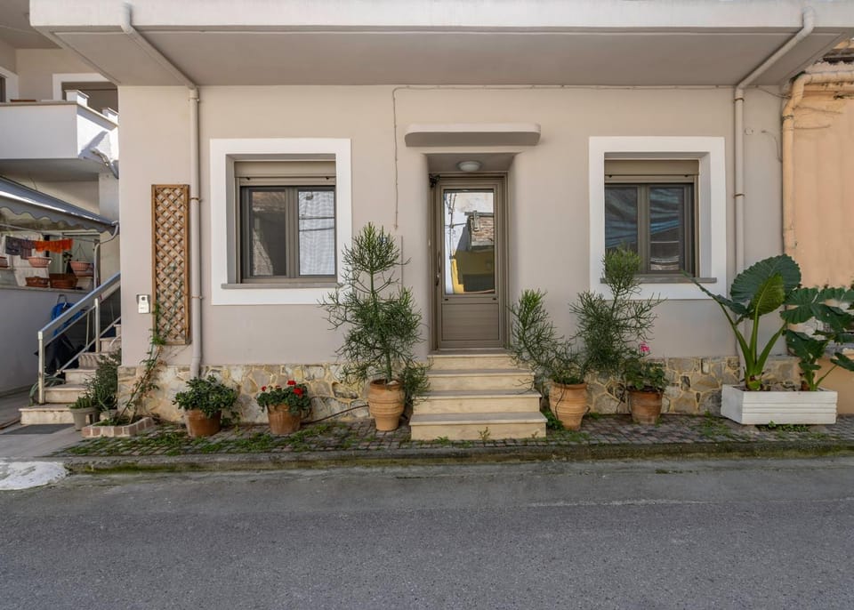 Garden house by Dreams Apartment in Chania