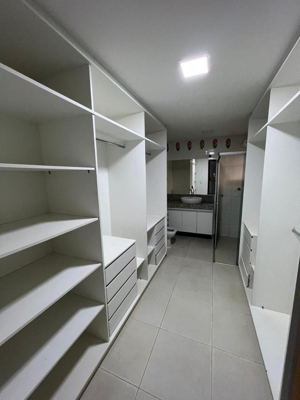 Sobrado em condomínio do lago House in Goiania