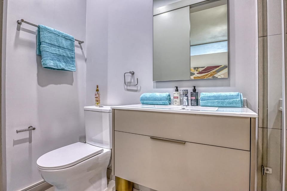 Modern, stylish One Bed in the heart of Rosebank Apartment in Johannesburg