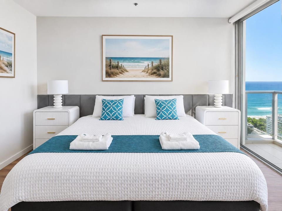 Bed, Photo of the whole room, Bedroom, Sea view, towels