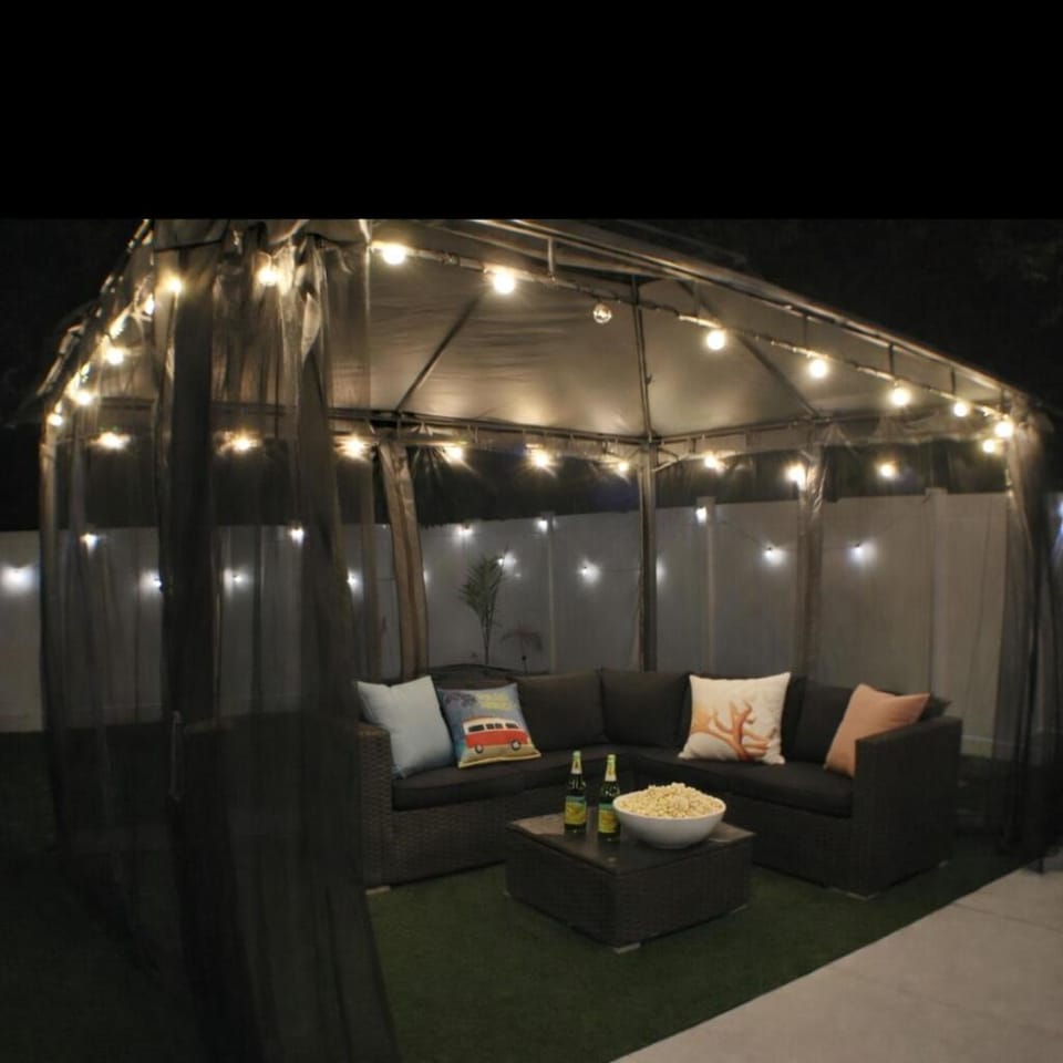 Resort Backyard Heated Pool Spa Arcade Movies House in Largo