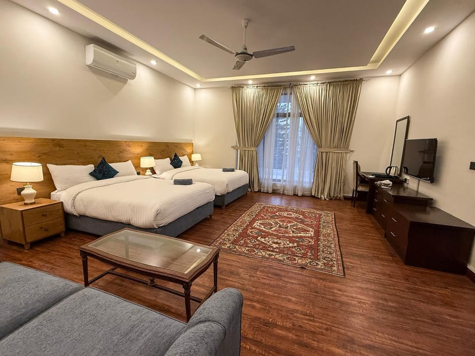 TV and multimedia, Living room, Photo of the whole room, Seating area, Bedroom, hair dresser, air conditioner