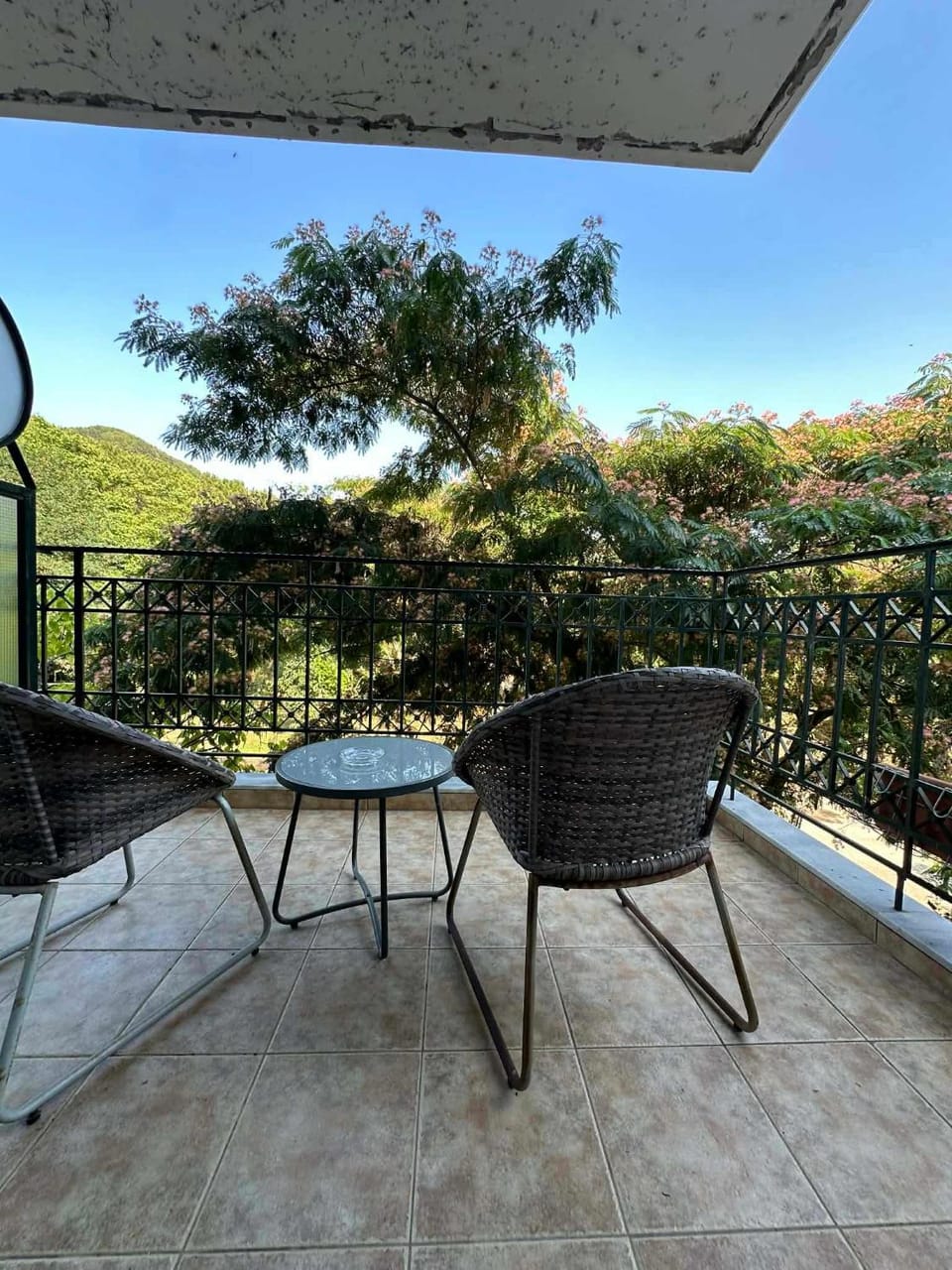 Spring, Balcony/Terrace, Mountain view