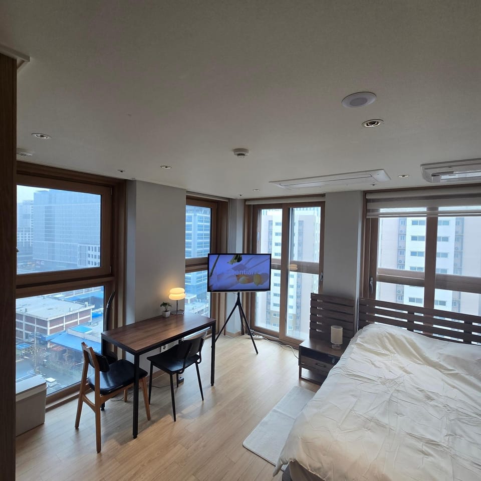 View (from property/room), City view