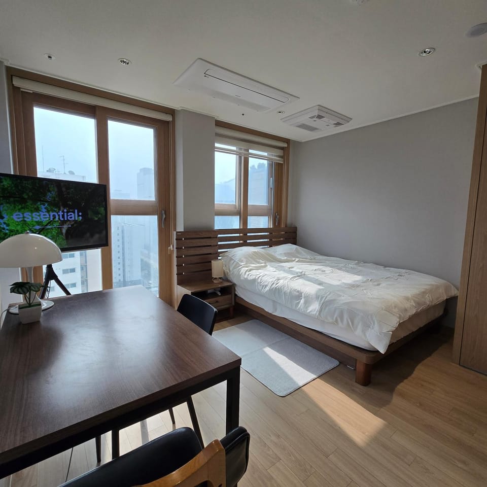 Bed, Seating area
