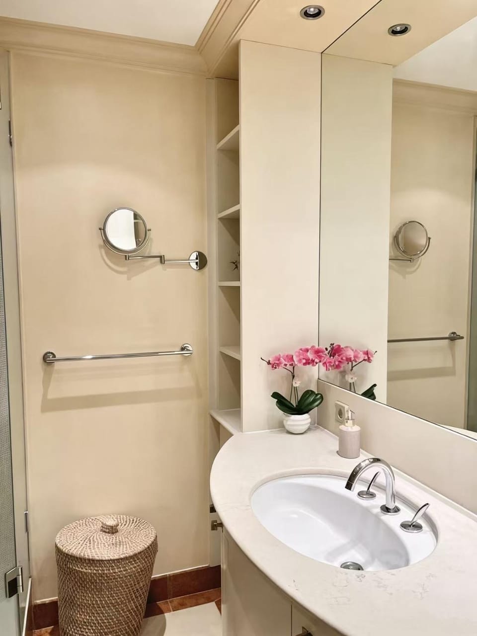 Avenue Foch 16th Elegant Studio Apartment in Paris