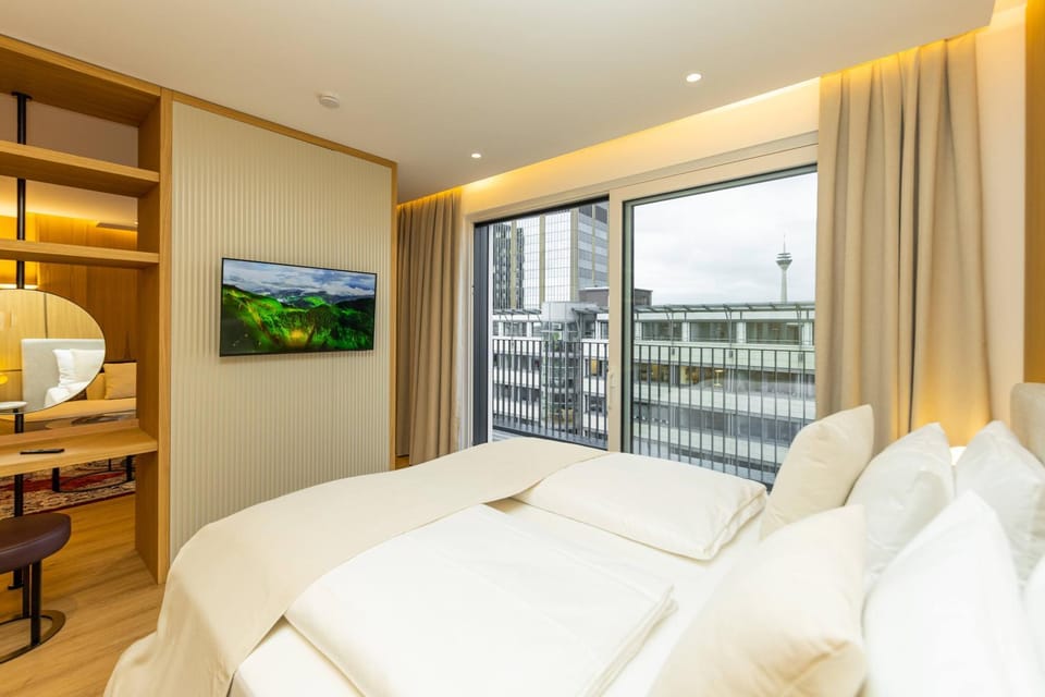 Bed, TV and multimedia, Photo of the whole room, Evening entertainment, Bedroom