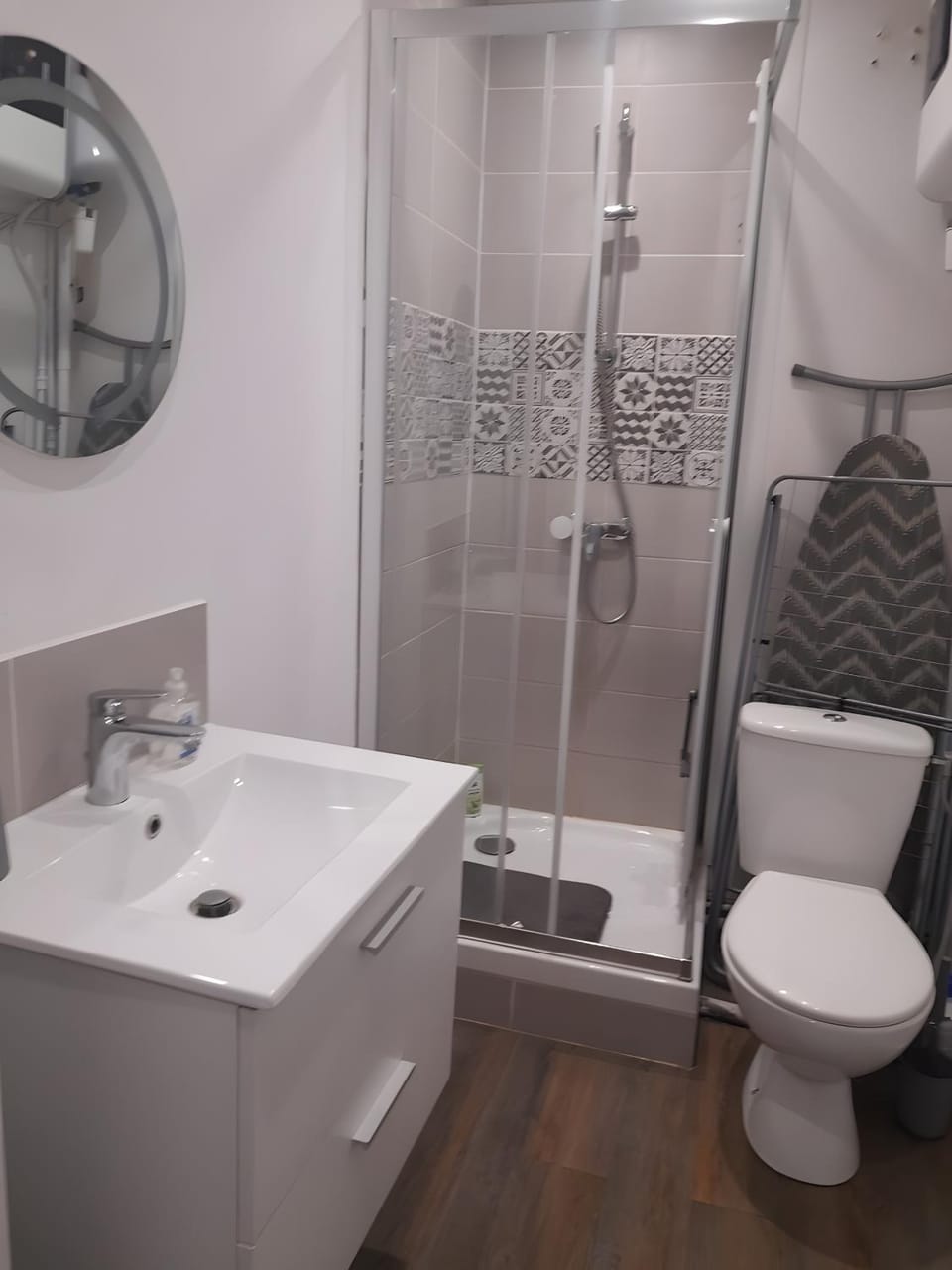 Bathroom, Living room