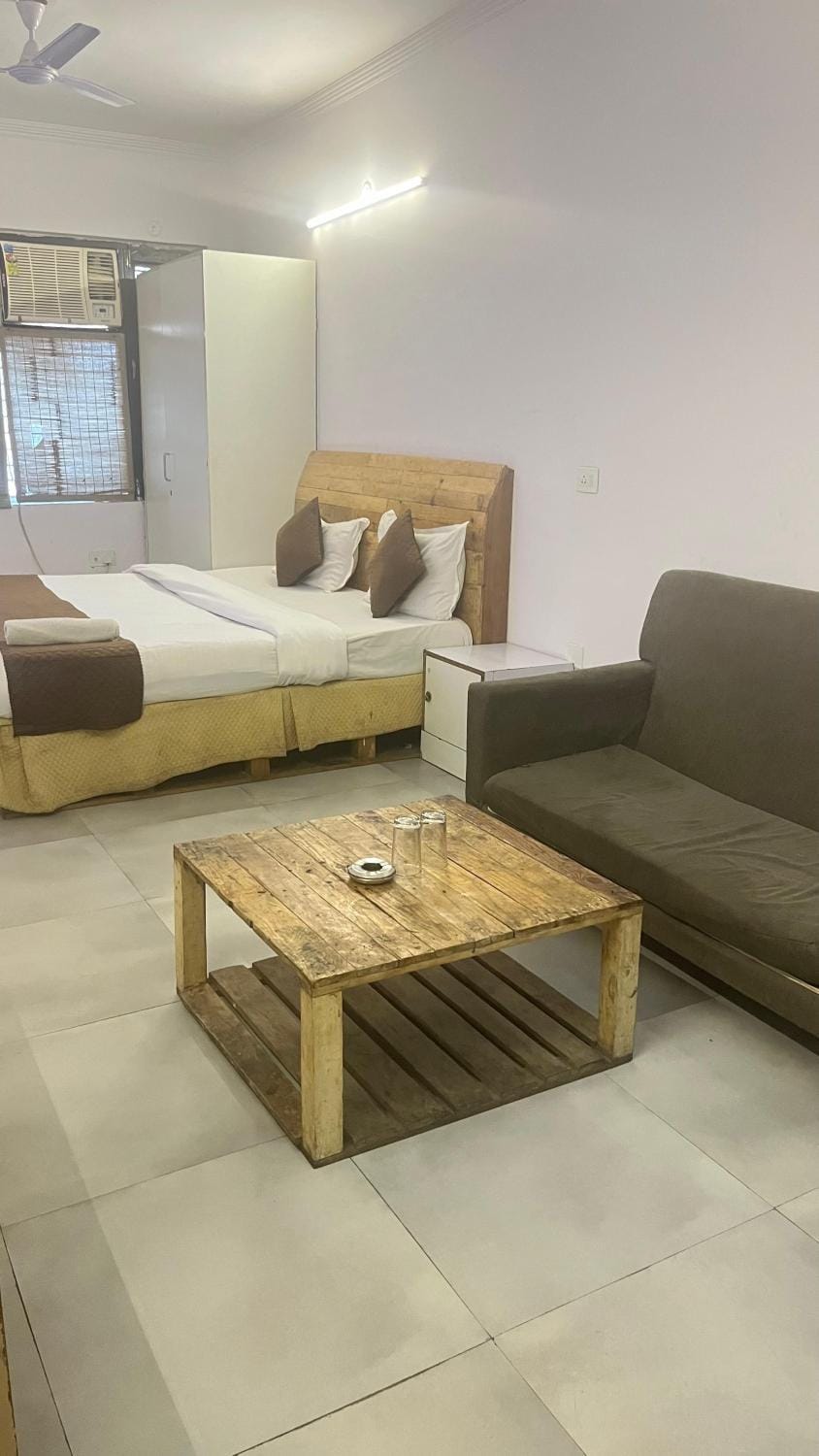 GoBravo Dev Palace & Studio Apartments Near Yashobhoomi Delhi Airport Cyber City Apartment in Gurugram