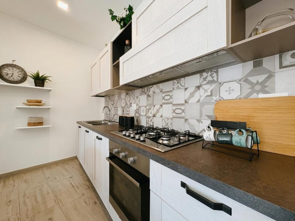 Kitchen or kitchenette, dishwasher, stove